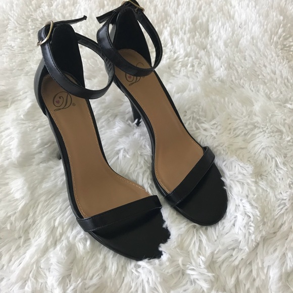 Delicious Shoes - Black Strappy Heels Size 6 1/2